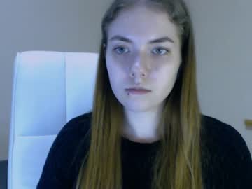 girl
        zoey_deuttch cam image #836044