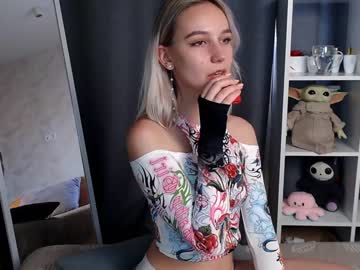 girl
        anjelahill cam image #1748704