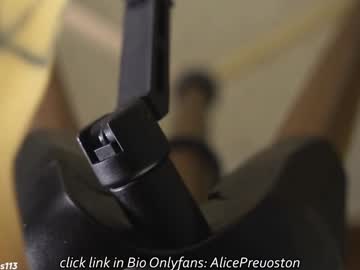 girl
        alicepreuoston cam image #6794593