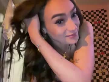 girl
        thestormii cam image #6429514