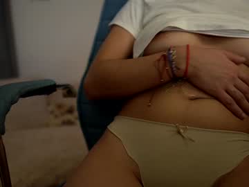 girl
        prettyhousewife cam image #1028821