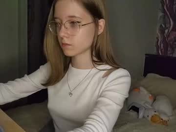 girl
        lowress cam image #6432884