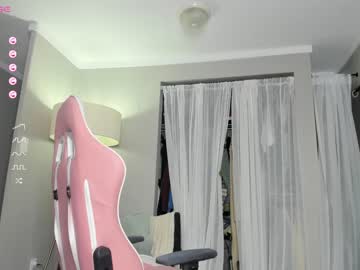 girl
        victoria_irl cam image #2555757
