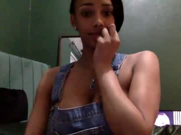 girl
        sophieinthecity cam image #3827754