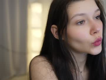 girl
        kelly_ember cam image #5820669