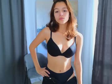 girl
        ottiliefloor cam image #5055746