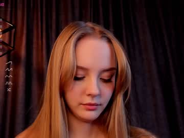 girl
        lolliis cam image #2986222