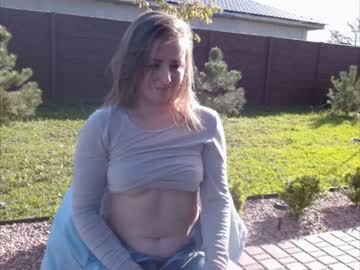 girl
        juicy_peach88 cam image #1453847