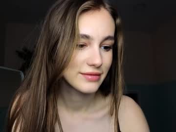 girl
        harpi_cruz cam image #1943353