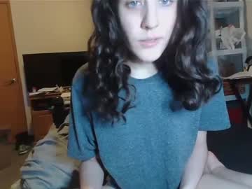 girl
        za213 cam image #3479223