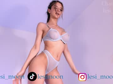 girl
        lesi_moon cam image #3418898