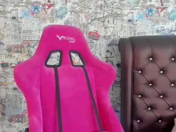 girl
        angelina_new cam image #1760621
