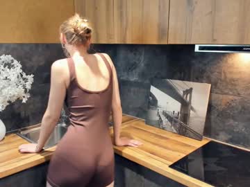 girl
        shelleyfitt cam image #5590997