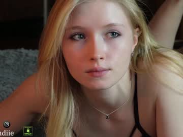 girl
        bestblondiiecb cam image #3199615