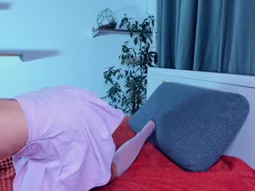 girl
        _night_moon_ cam image #3039875