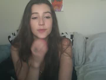 couple
        a_mariejuana69 cam image #2280599