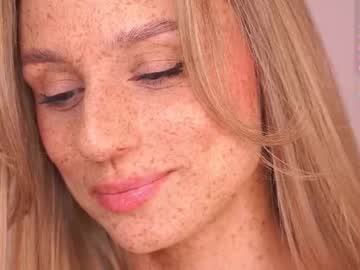 girl
        artease cam image #6401644