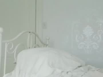 girl
        littlegreekflower cam image #6448515