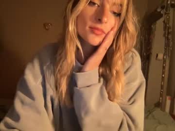girl
        quinnheartxx cam image #2449263