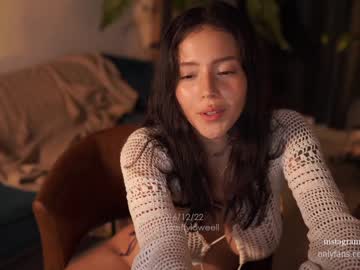 girl
        effyloweell cam image #458426