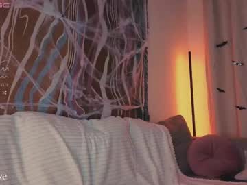 girl
        lizzy_blaze cam image #2605841