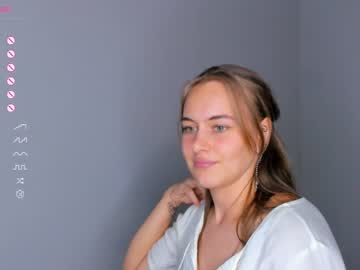 girl
        lindamildreda cam image #2229892