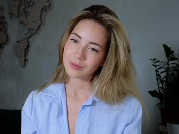 girl
        emmi_rosee cam image #6934502
