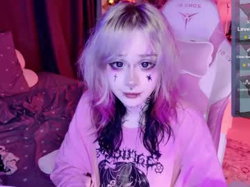 girl
        lollyshy__ cam image #5429107