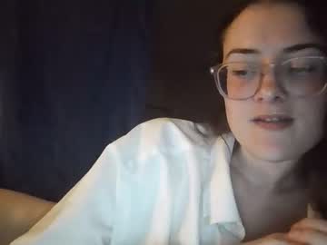 girl
        eyadivine cam image #2122514