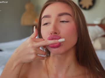 girl
        emilia98xxx cam image #2461620