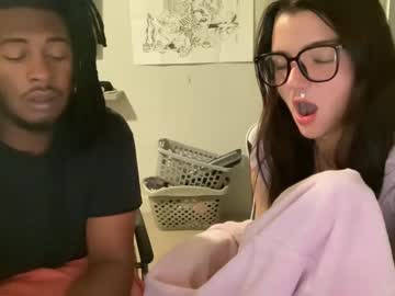 couple
        solanahuncho cam image #4265384