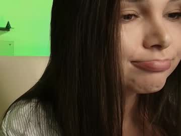 girl
        hollyextra cam image #5988328