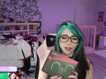 girl
        crimsonkitten cam image #6933338