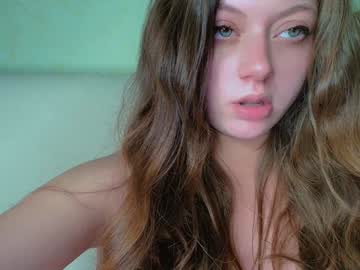 girl
        puff_witch cam image #5936165