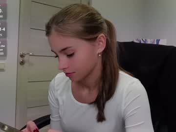 girl
        abby_laker cam image #5663126