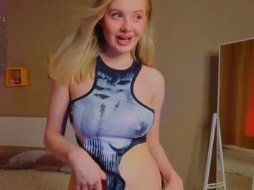 girl
        oliviabr0wn cam image #4546781