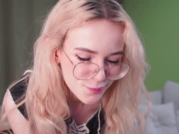 girl
        courtneyabigail cam image #3688548