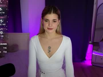 girl
        adrianawow1 cam image #6169127