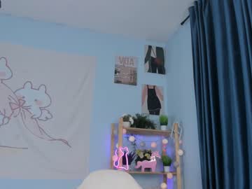 girl
        alina_mw cam image #2946018