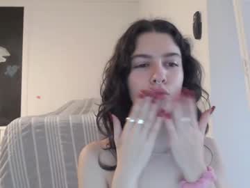 girl
        frenchava cam image #2634022