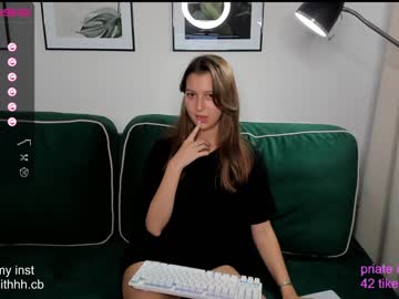 girl
        emilysmithhh cam image #1847531