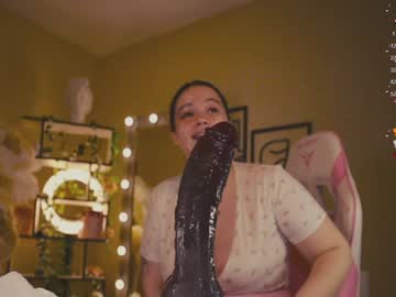 girl
        chery_lady22 cam image #5511369