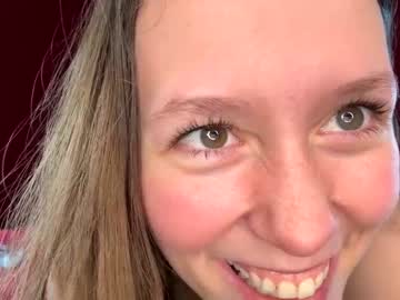 girl
        aray218 cam image #3809544