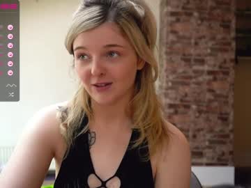 girl
        lucydelovely cam image #2069327