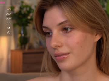 girl
        refined_style cam image #5302677