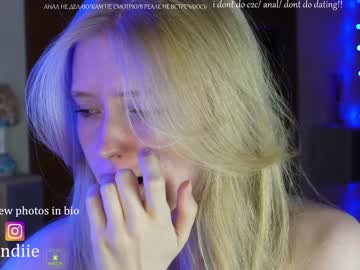 girl
        bestblondiiecb cam image #1441363