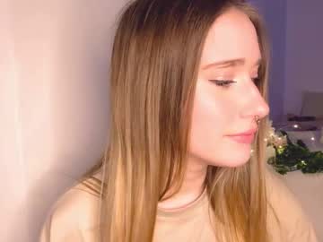 couple Nude Cam Girls Playing Games with iriskissxtonyboy