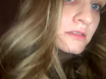girl
        kelseypuff cam image #1471218