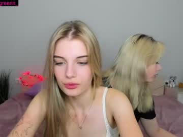 couple
        chloejjoness cam image #2295146