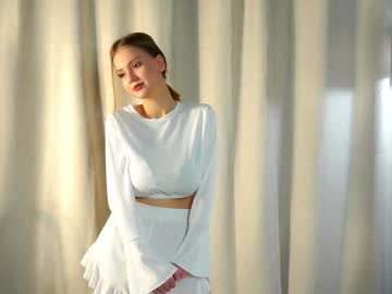 girl
        silvergathright cam image #5482014